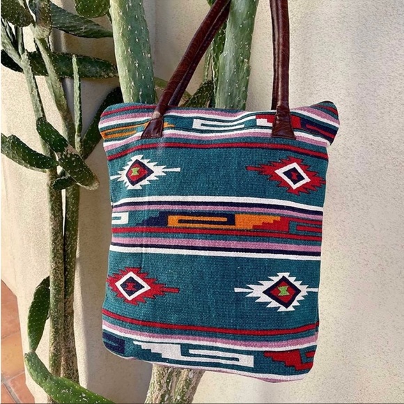 NWT Aztec Print Zipper Bag - Picture 3 of 3